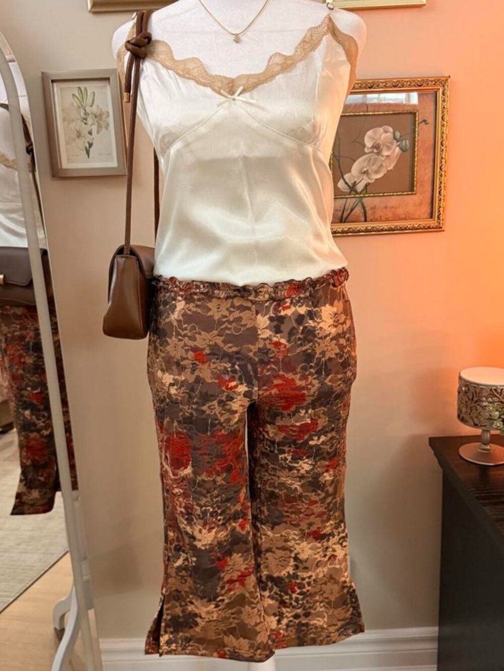 Vintage Floral Lace Capri Pants